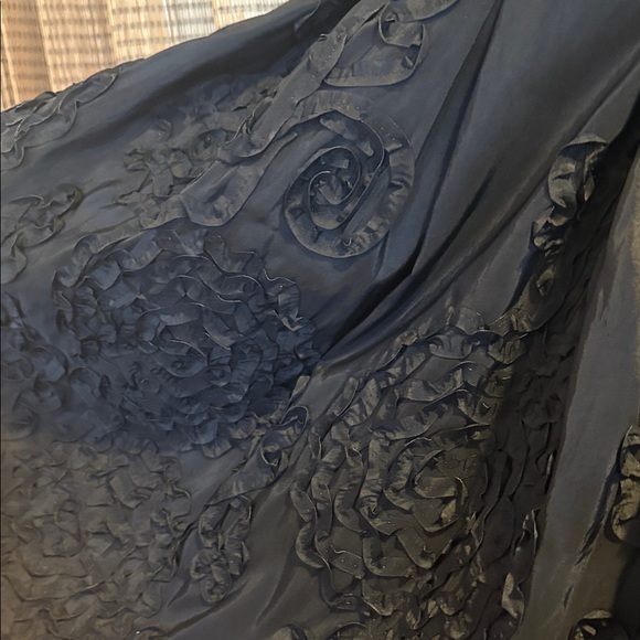 Elegant Black Sleeveless Dress by Adrianna Papell - Picture 5 of 9